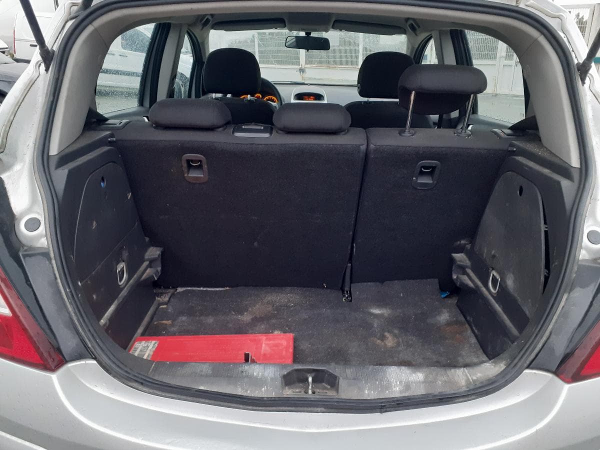 Opel Corsa 1.2 · Ano 2009 — image 15