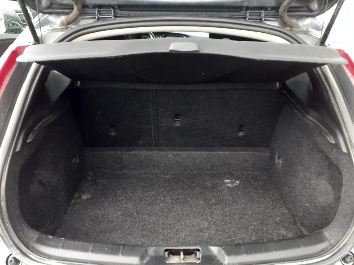 Volvo V40 D2 · Ano 2013 — imagen 8