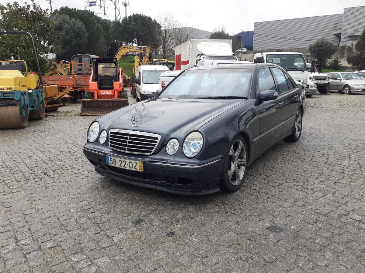 Mercedes-Benz E220 CDI · Ano 2000 — imagen 3