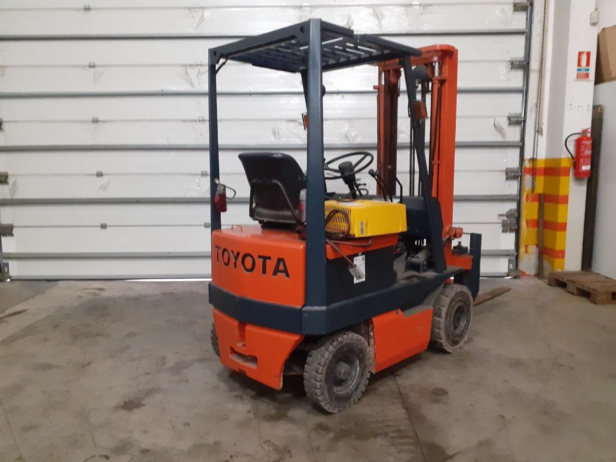 Empilhador Toyota Eléctrico 1500 KG — image 4