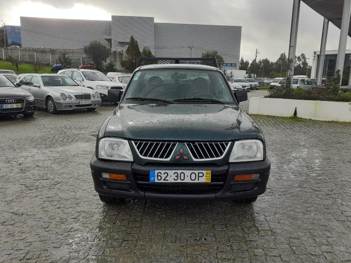 Mitsubishi L200 2.5 TD · 4 Lugares — image 2