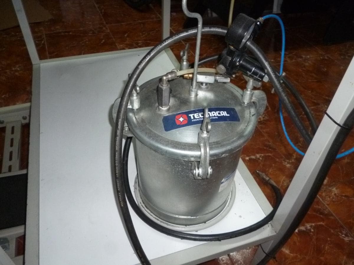 Mesa de dar cola + Máquina de zig-zag + Prensa e sifione — image 7