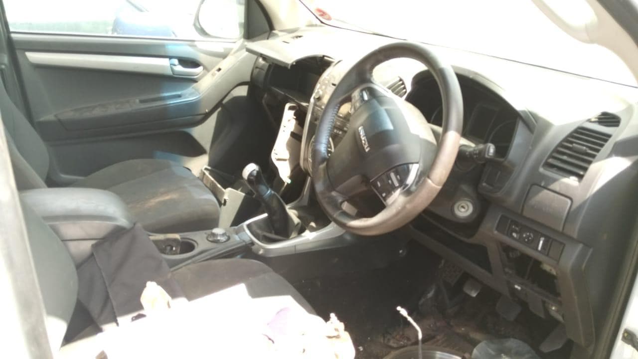Isuzu KB300 · — image 2