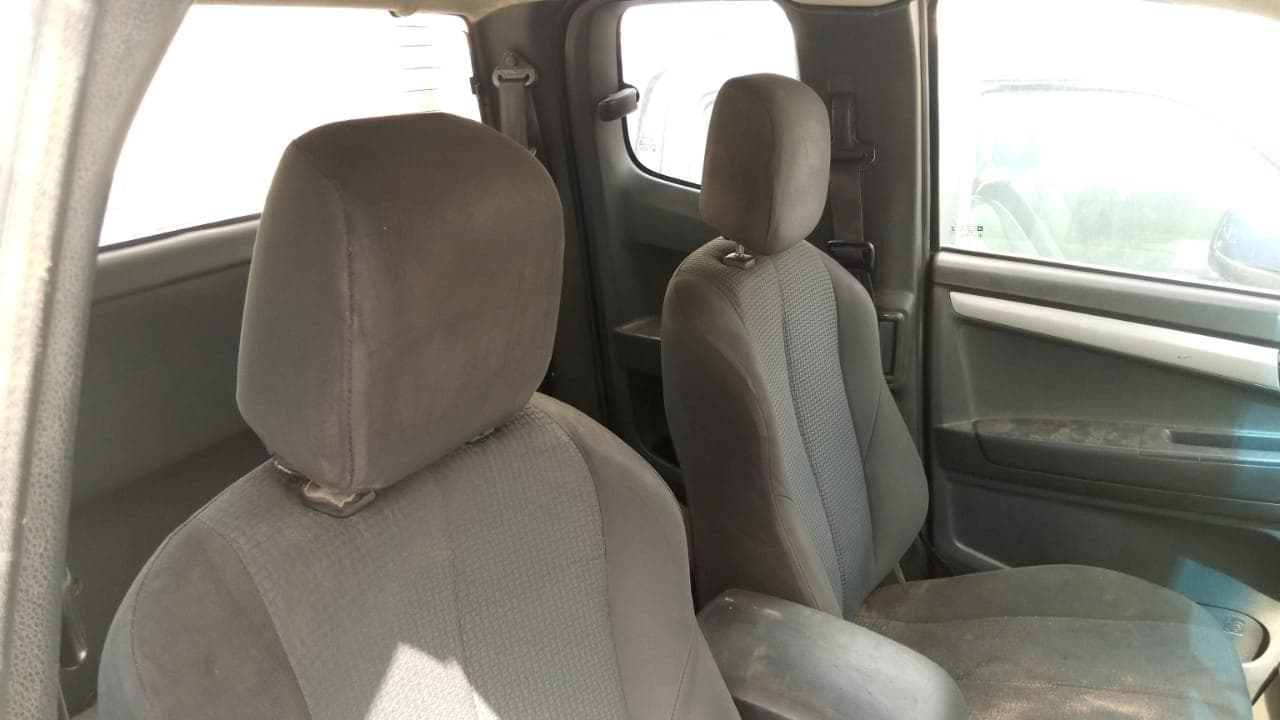 Isuzu KB300 · — image 3