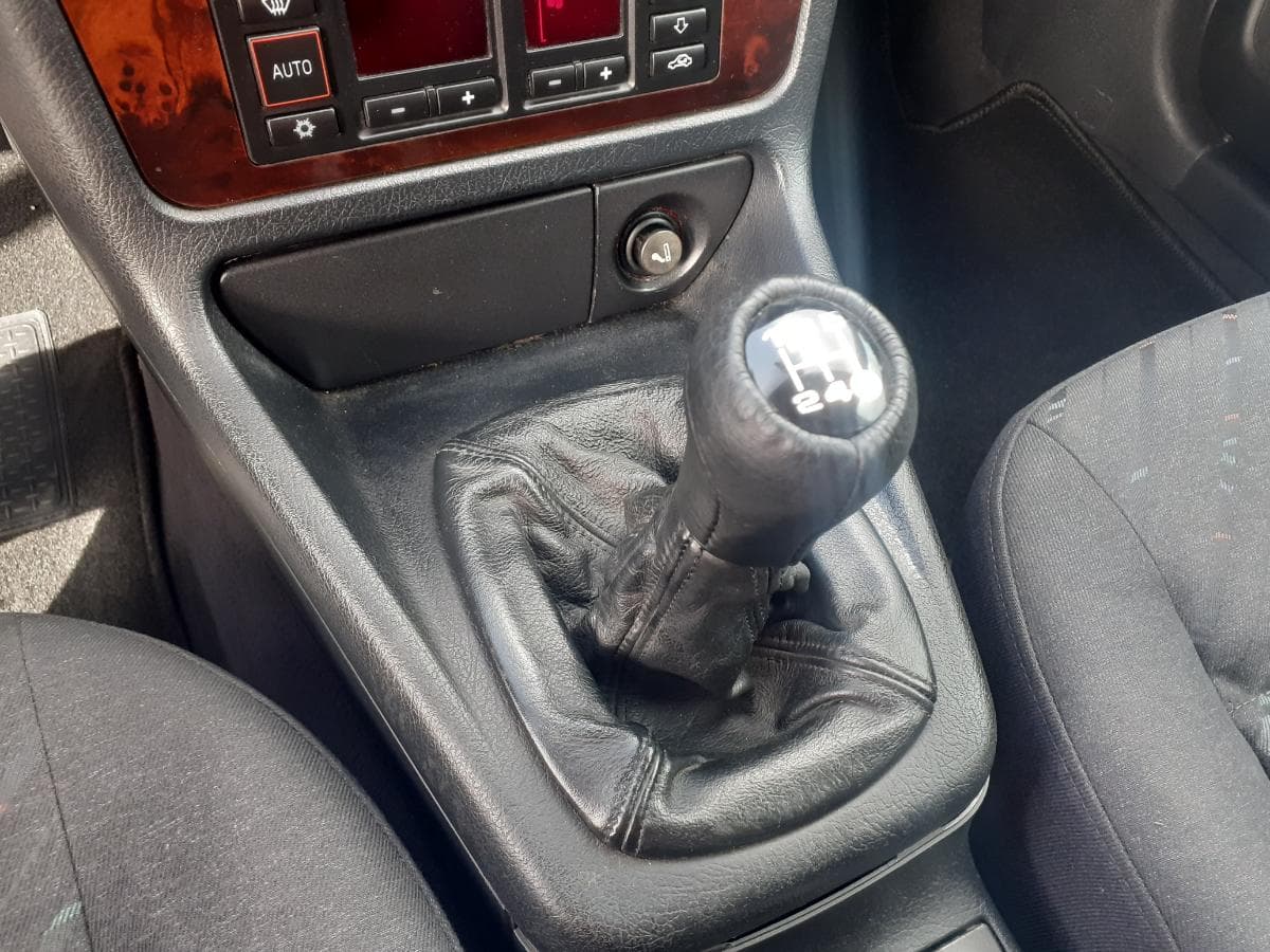 Audi A4 1.9 TDI · Ano 1997 — image 21
