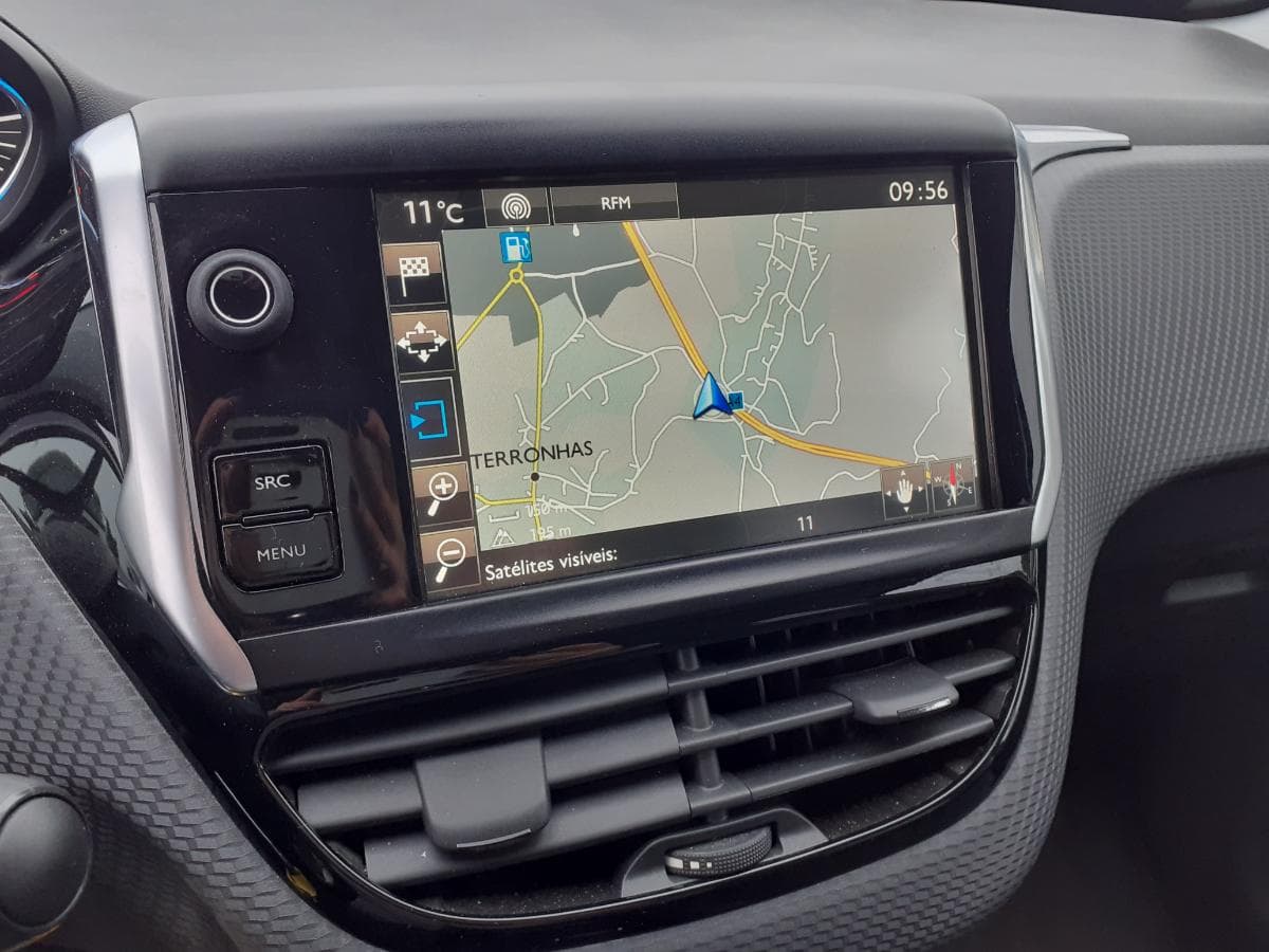 Peugeot 2008 1.6 HDI · Ano 2014 — imagem 19