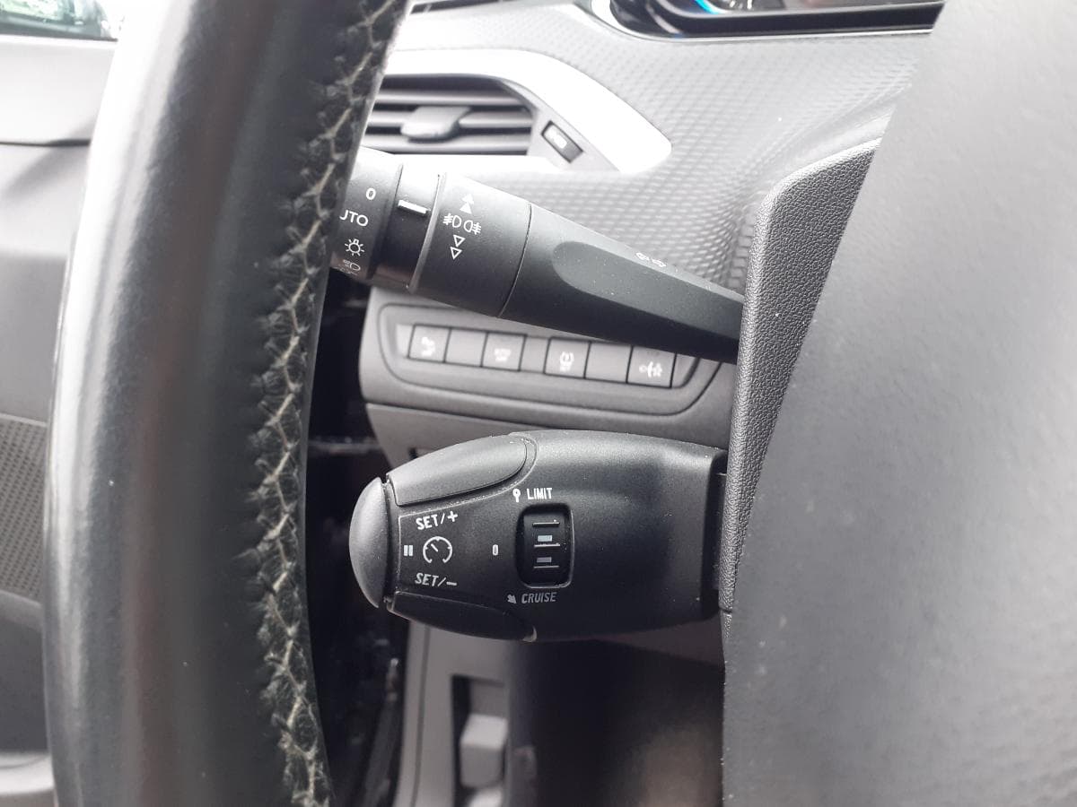 Peugeot 2008 1.6 HDI · Ano 2014 — imagem 22