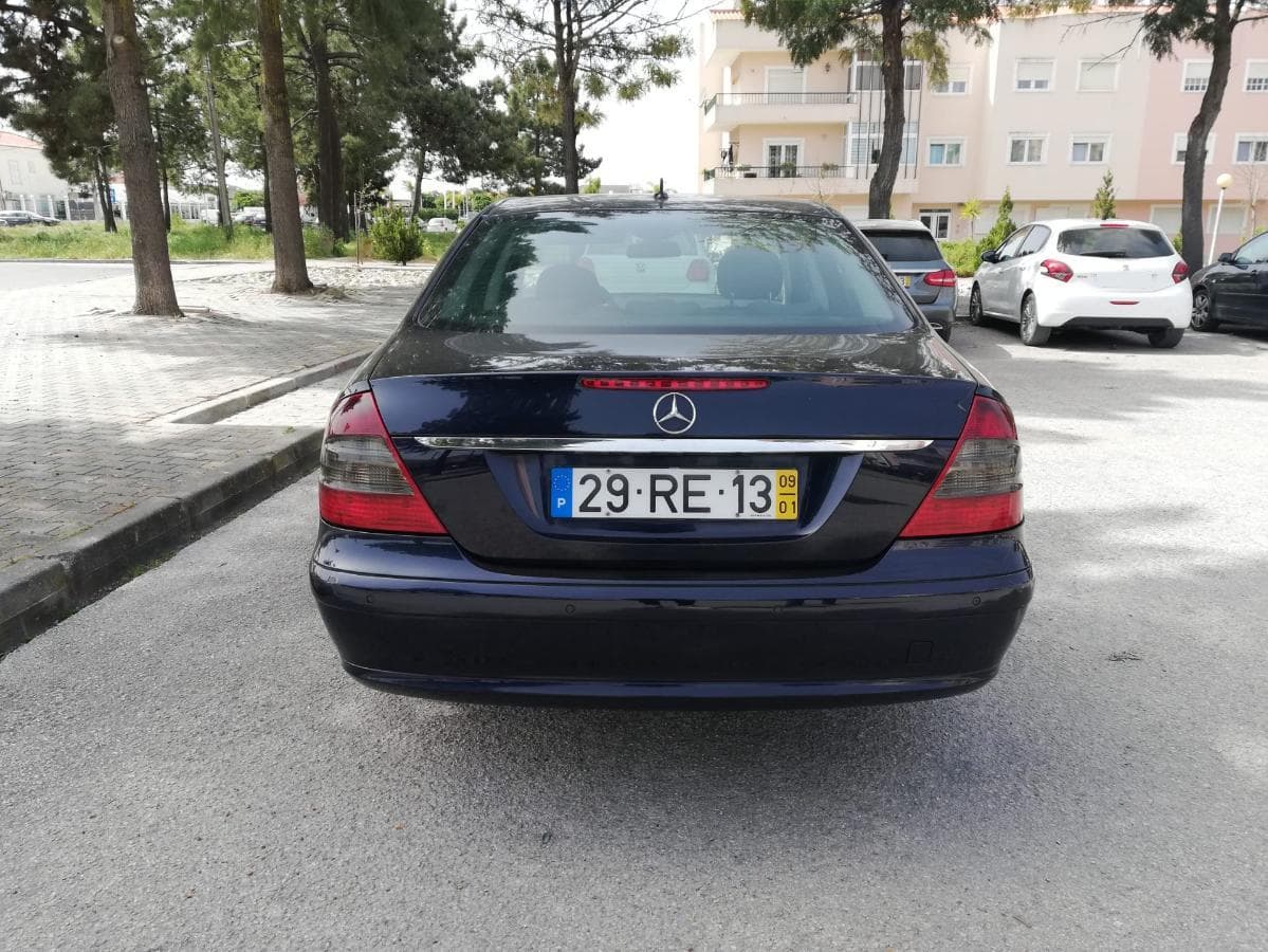 Mercedes-Benz E220 CDI — image 3