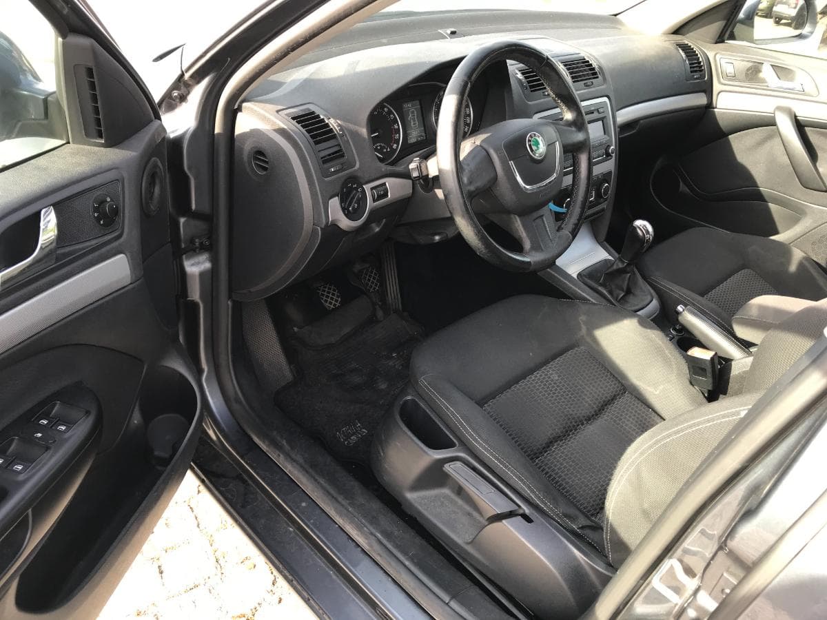 Skoda Octávia 1.6 TDI · Ano 2009 — imagen 13
