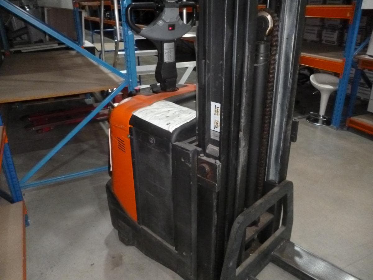 Stacker + Porta paletes + carro mesa + escada de plataforma — imagen 2