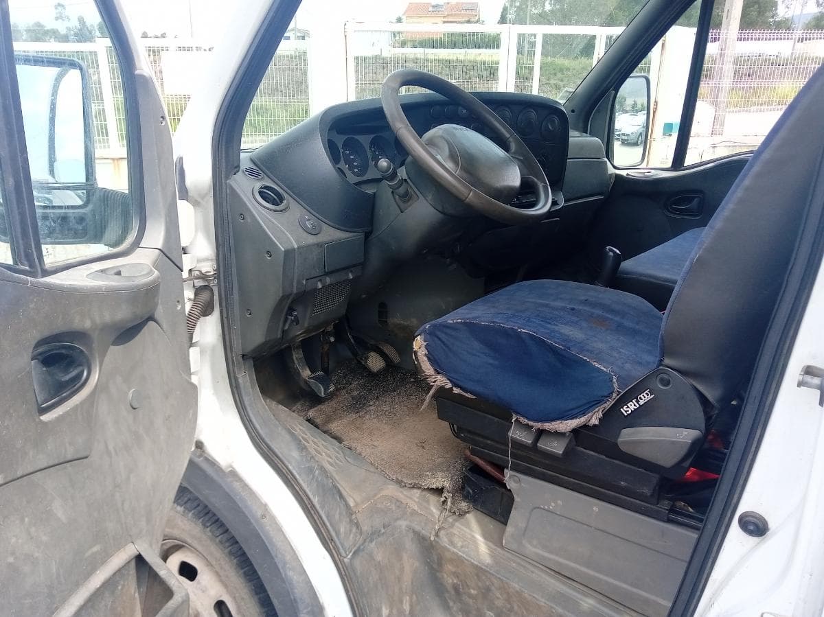 Iveco 35C12D · 7 Lugares · Ano 2005 — imagem 9