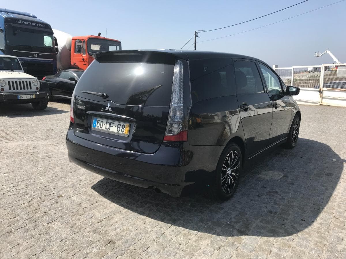 Mitsubishi Grandis 2.0 DI · 7 Lugares · Ano 2007 — imagem 4