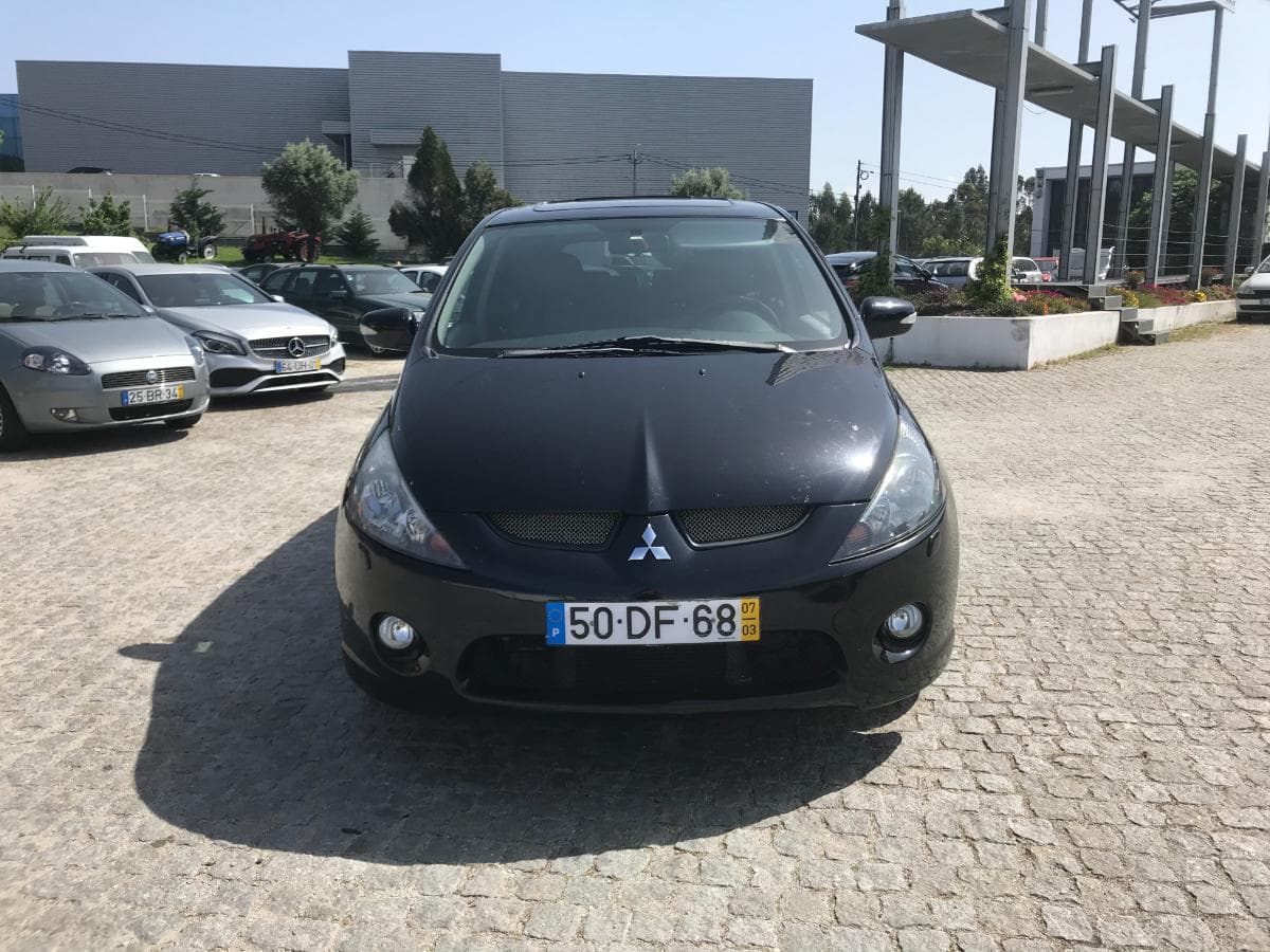 Mitsubishi Grandis 2.0 DI · 7 Lugares · Ano 2007 — imagem 2