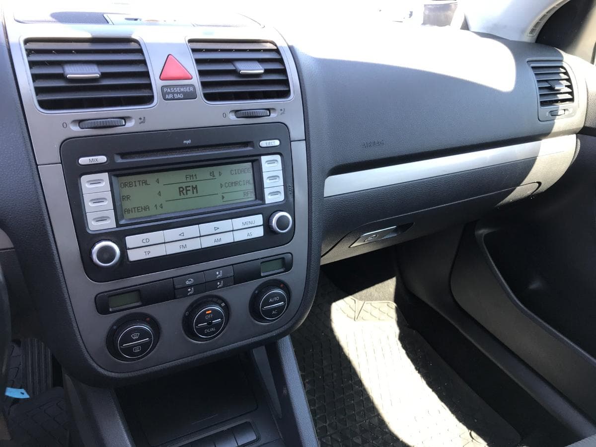 Volkswagen Golf 1.9 TDI · Ano 2008 — imagen 14