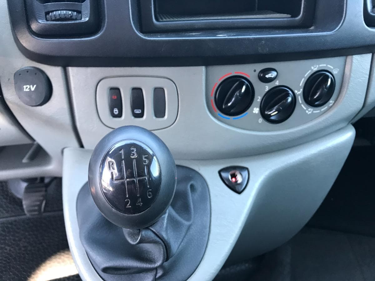 Renault Trafic 1.9 DCI · Ano 2004 — image 15