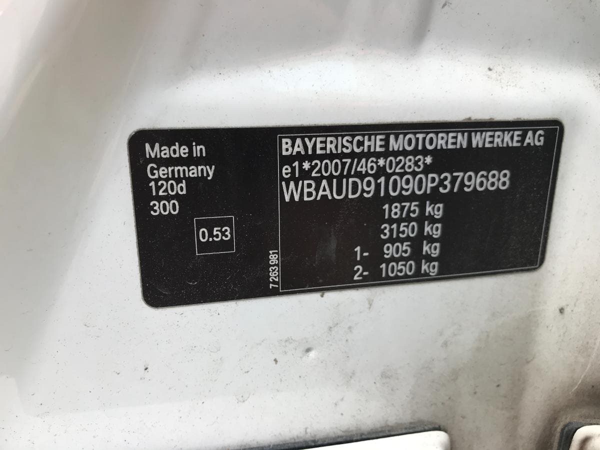 BMW 120D · Ano 2011 — imagem 9