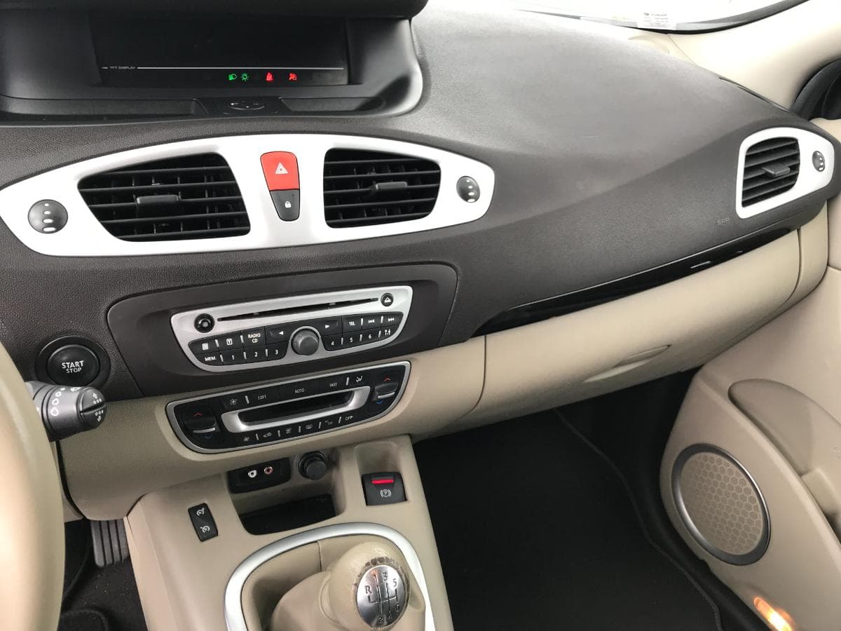 Renault Mégane Scénic 1.5 DCI · Ano 2010 — imagen 17
