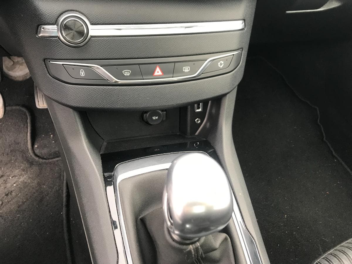 Peugeot 308 1.6 Blue HDI · Ano 2014 — imagem 32