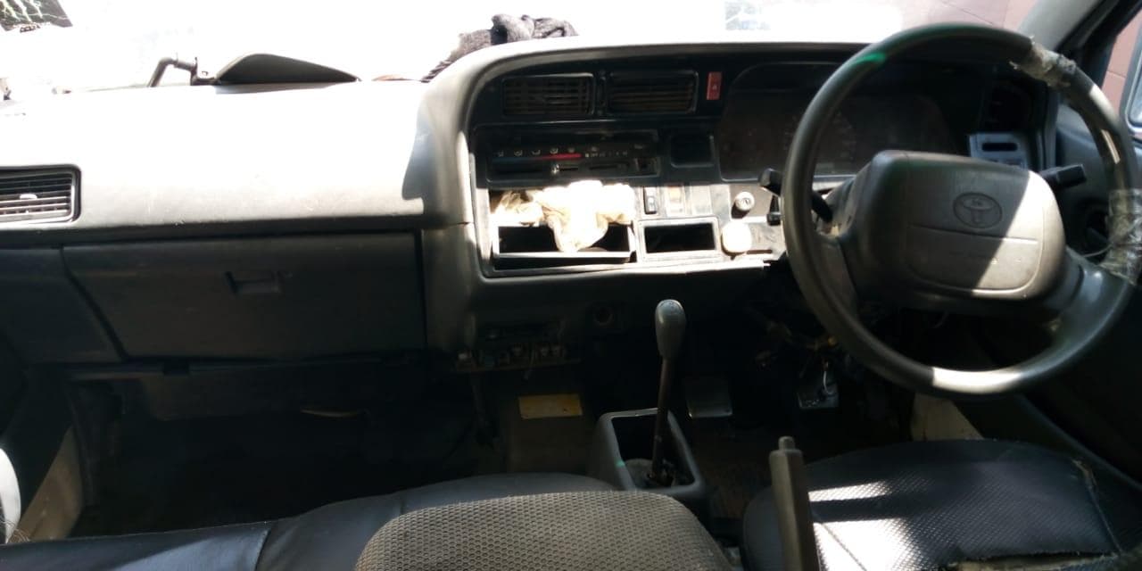 Toyota Hiace · — image 2