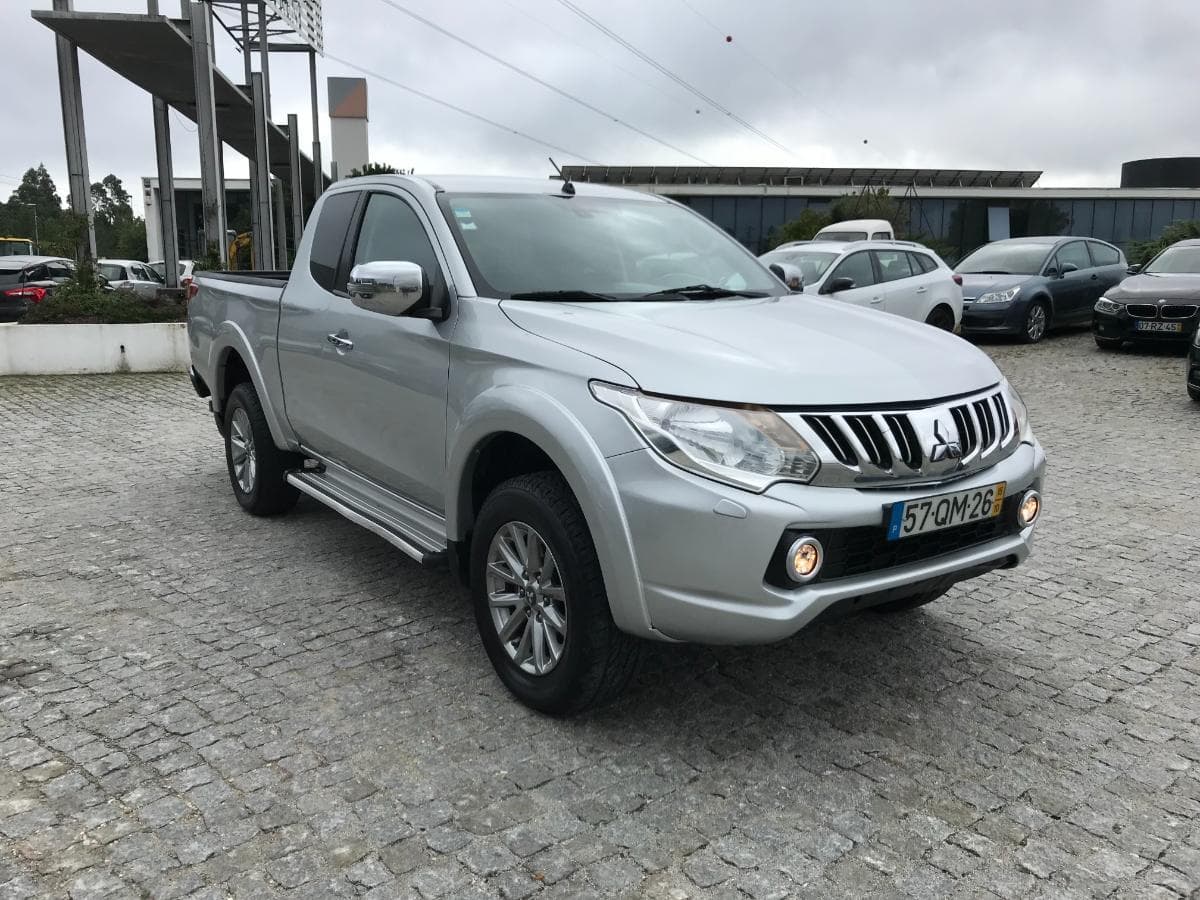Mitsubishi Strakar L200 4x4 2.4 · Ano 2015 — imagem 1