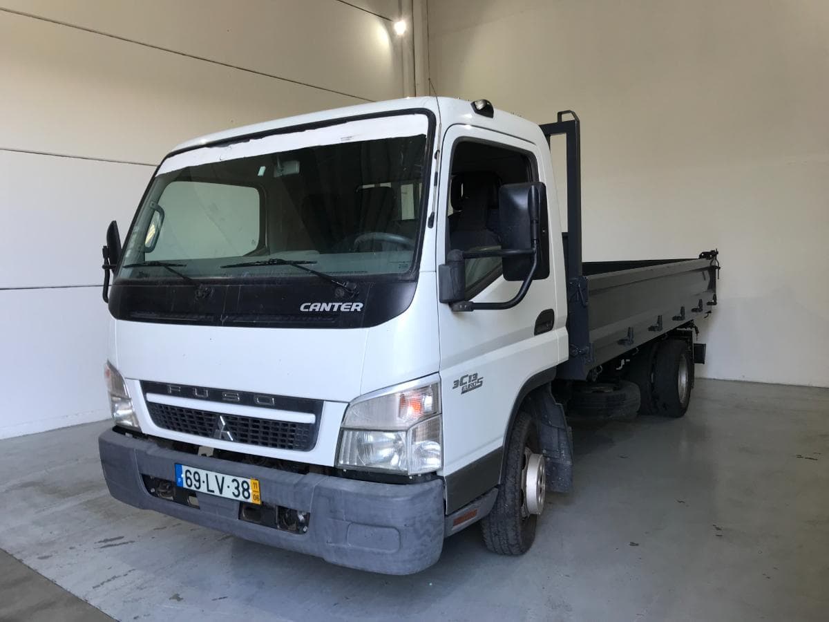 Mitsubishi Canter · Tribasculante · Ano 2011 — imagen 1