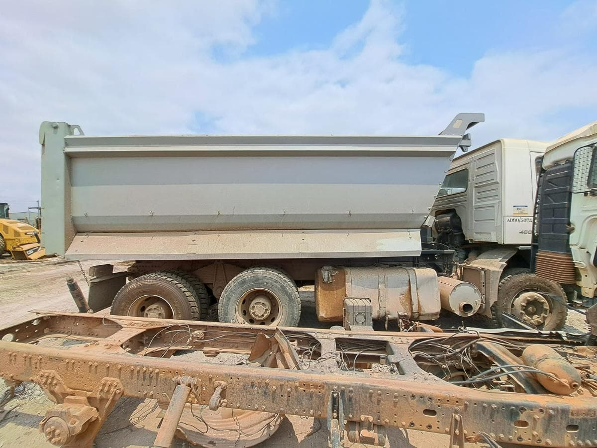 Camião Basculante 26 T (6X4) VOLVO FM 13 · — imagen 8