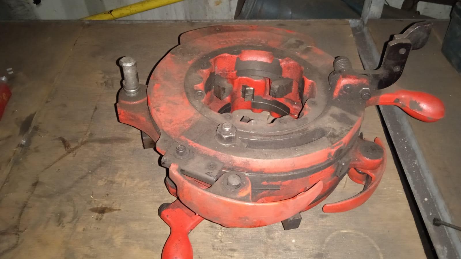 Diversos + Rebarbadeiras + Diversos + Diversos + Rebarbadeiras + Furadeira + Diversos + Braçadeiras + Torque Wreck + Radiadores + Diversos + Diversos + Diversos + Diversos + Diversos + Diversos + Diversos + Diversos + Contentor de 40P · — imagem 8