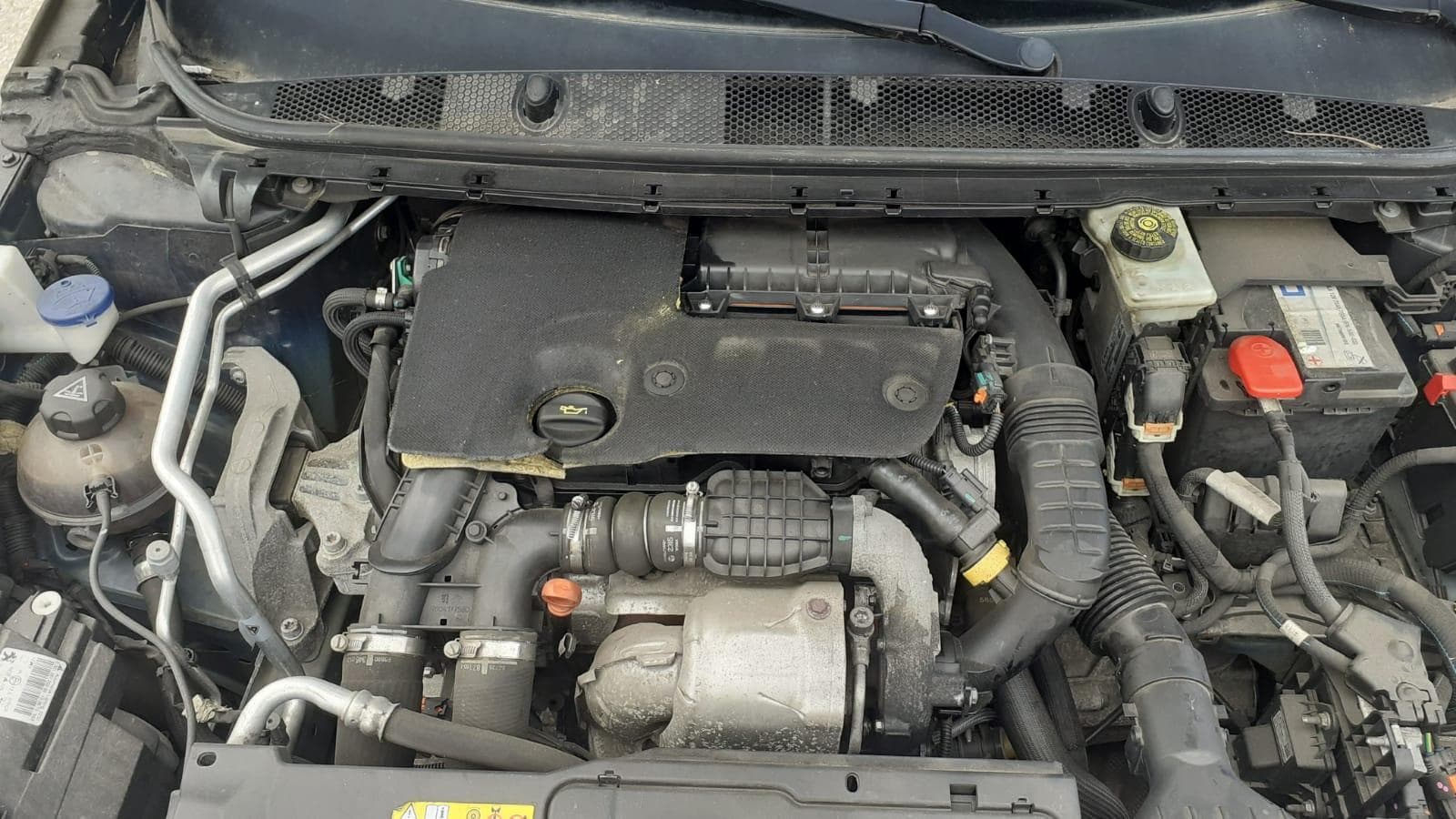 Peugeot 308 1.6 Blue HDI · Ano 2015 — imagen 17