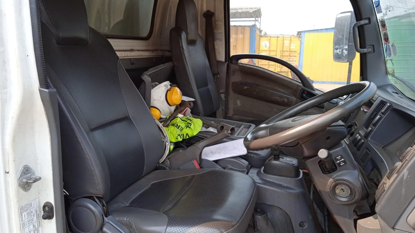 Isuzu NPR300 · — imagen 8