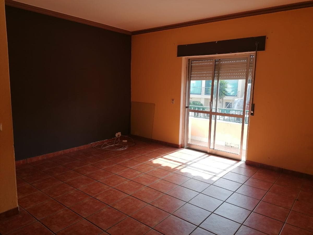 Moradia V3 c/ 2 Lugares de Garagem · Charneca da Caparica, Almada — imagen 5