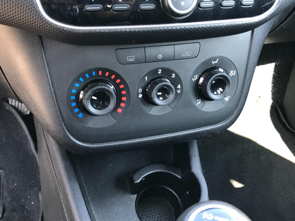 Fiat Punto 1.2 · Ano 2016 — imagen 36