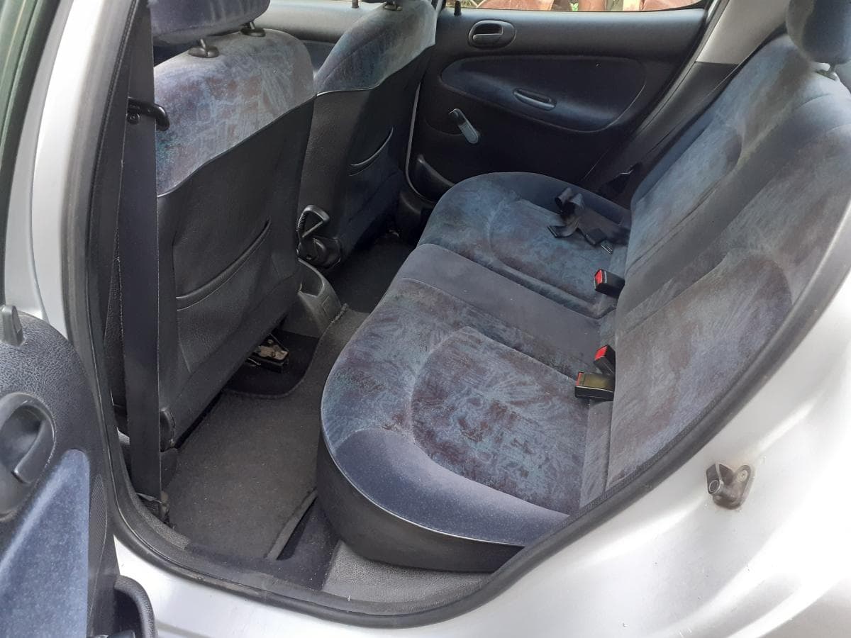 Peugeot 206 1.1 · Ano 1998 — imagem 19