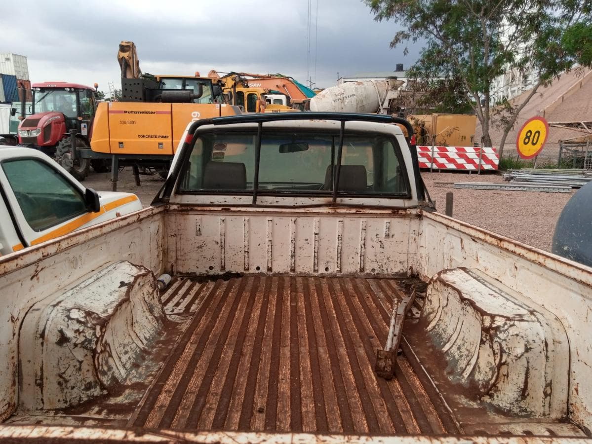 Nissan Hardbody · — imagem 4