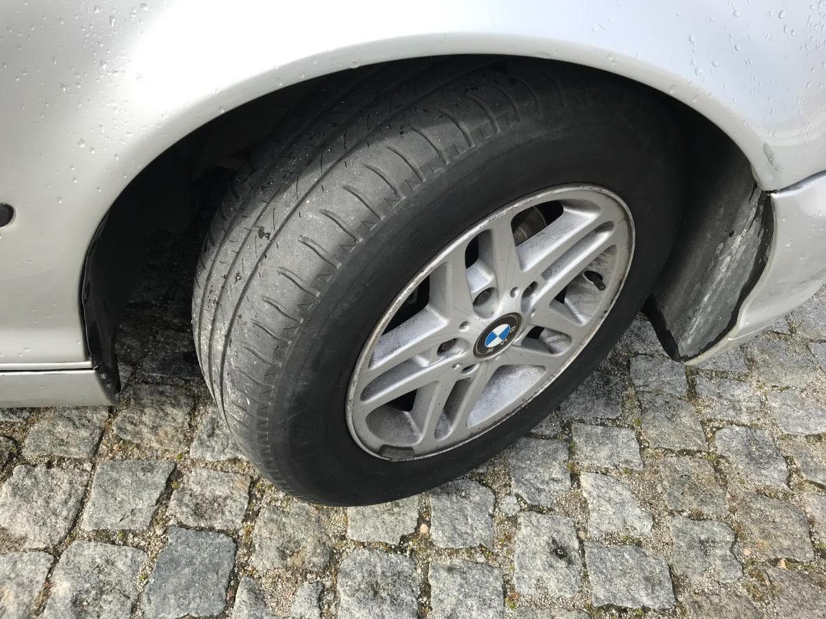 BMW 320D Touring · Ano 2001 — imagem 16