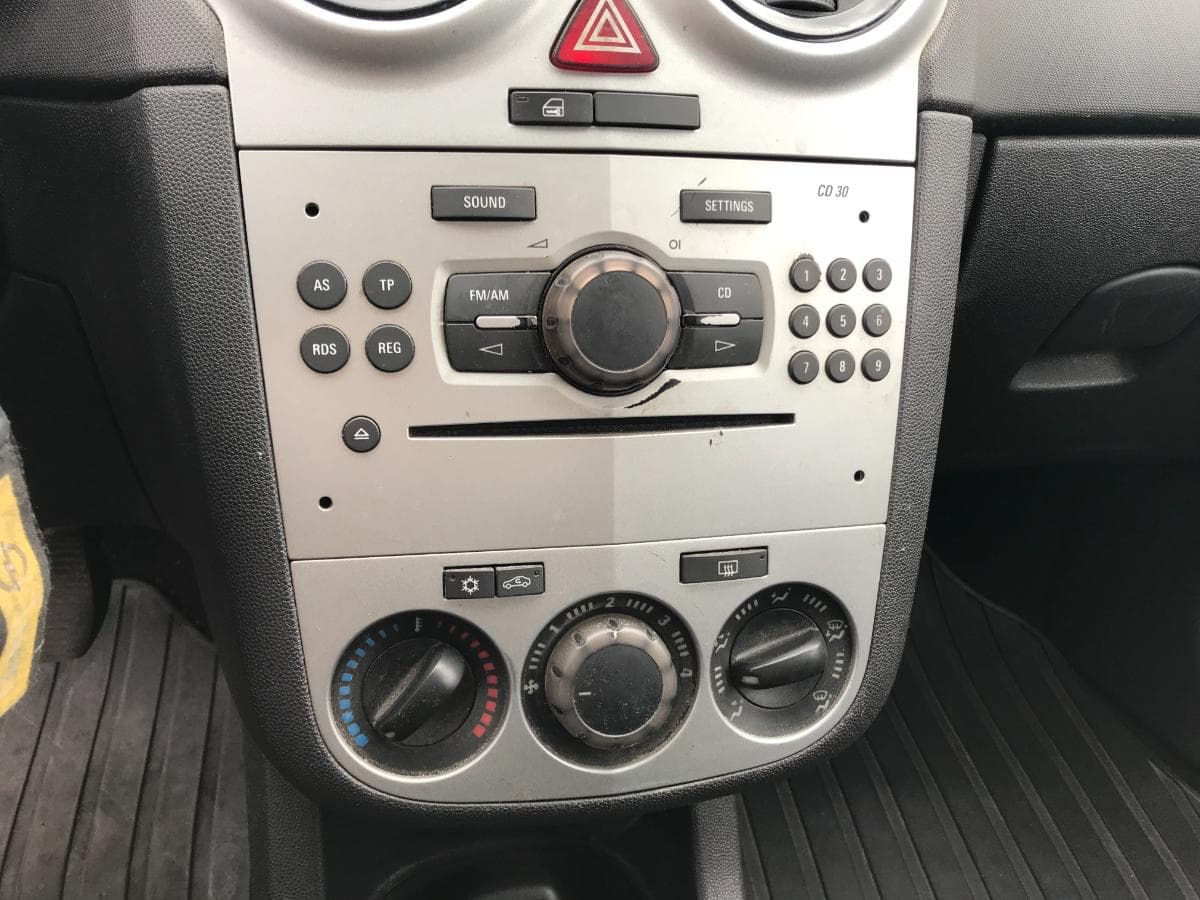 Opel Corsa 1.3 CDTI · Ano 2011 — imagen 23