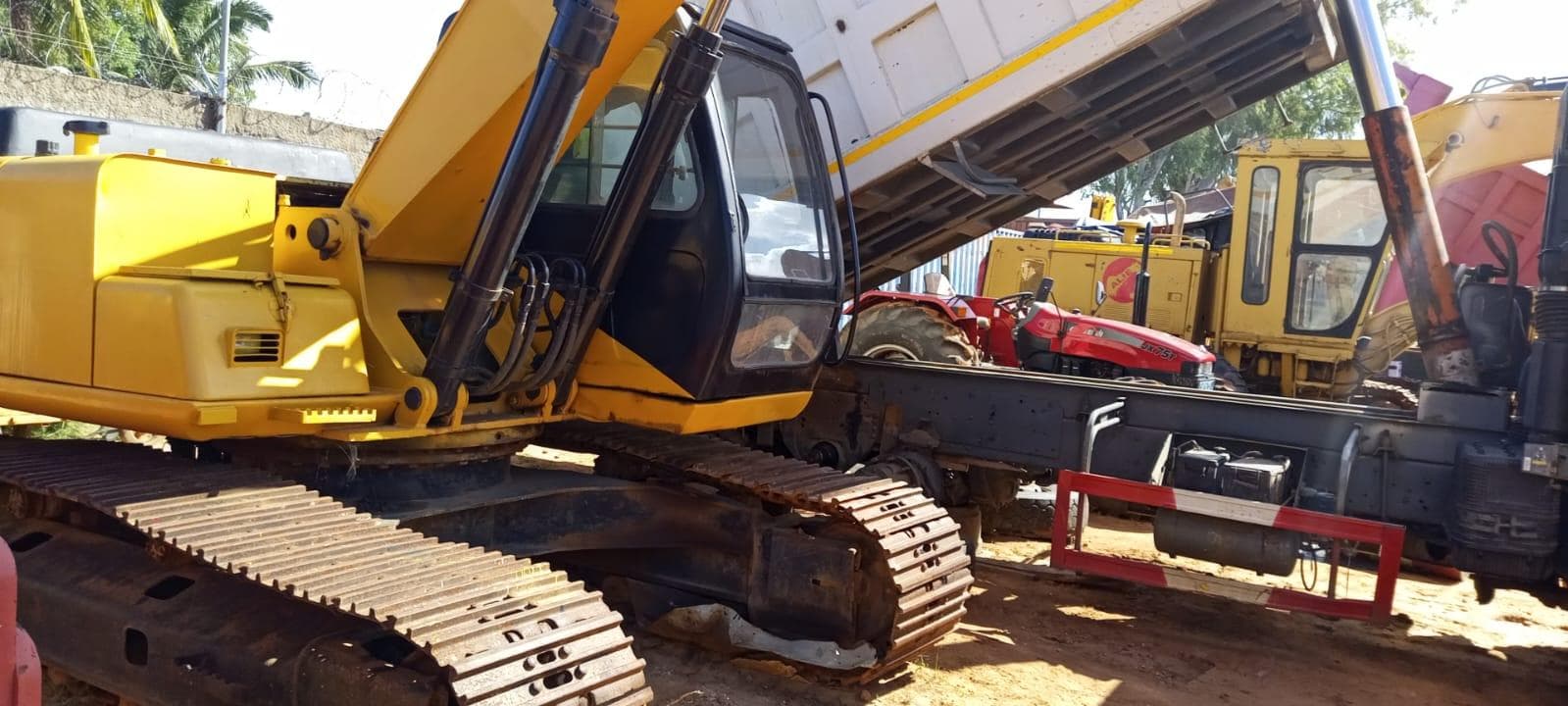 Escavadeira HYUNDAI PC 210 — imagem 7