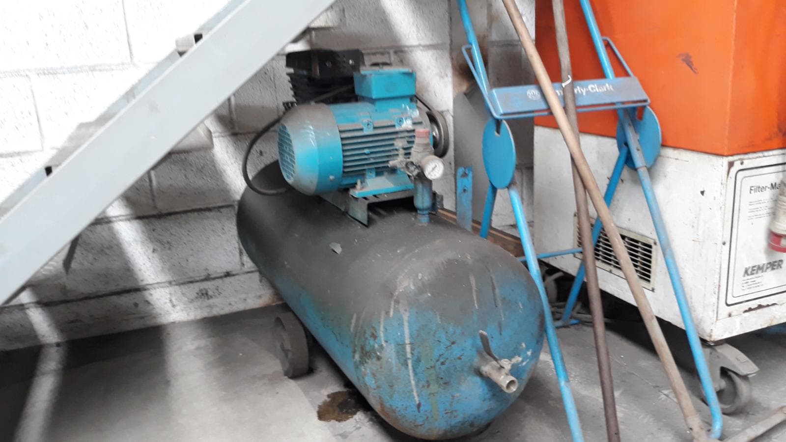 Aparelho de soldar · Compressor de ar — imagem 2