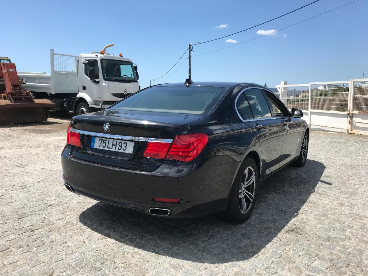 BMW 740D · Ano 2011 — imagem 10