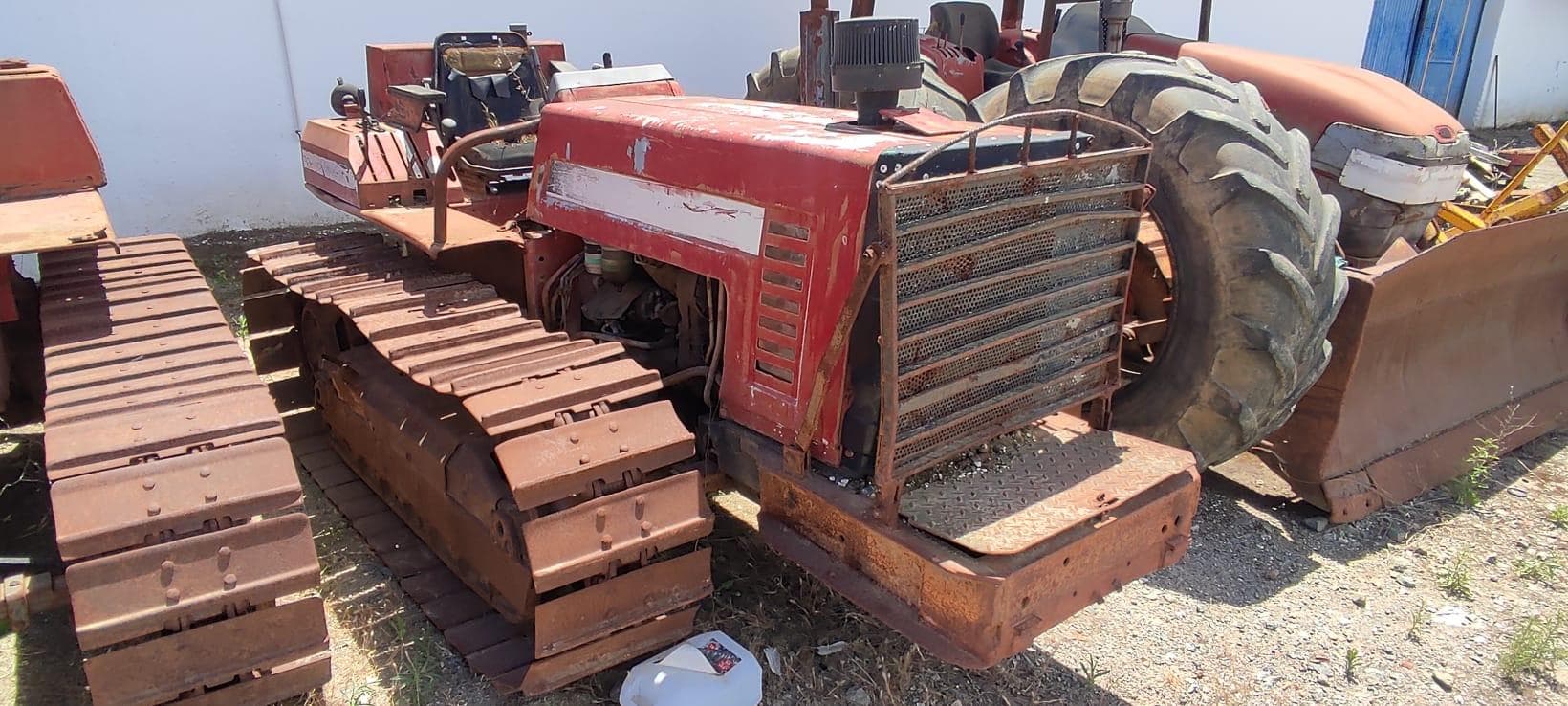 Trator de Rastos New Holland 82 85 — imagen 1
