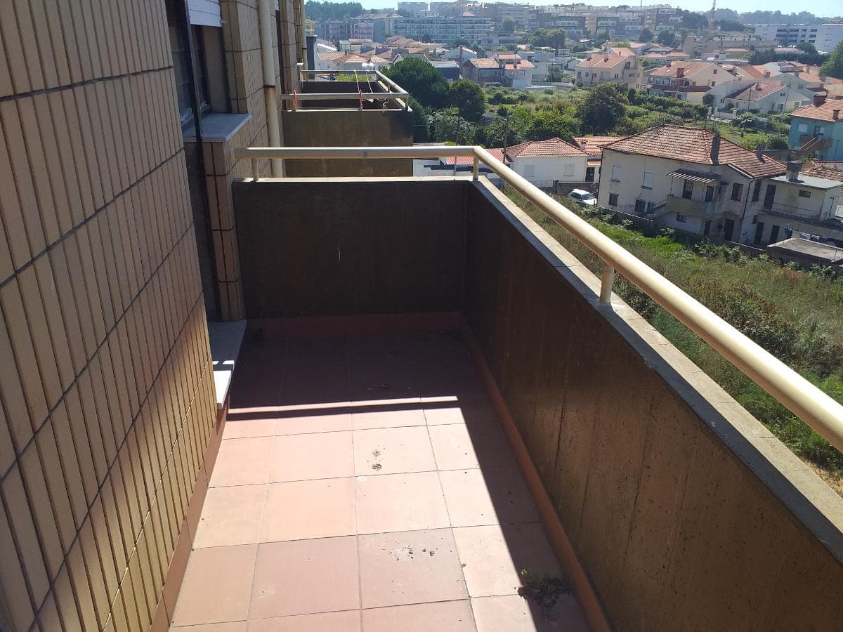Usufruto · Apartamento T2 com Lugares de Garagem e Arrumos · Vila Nova de Gaia — image 17