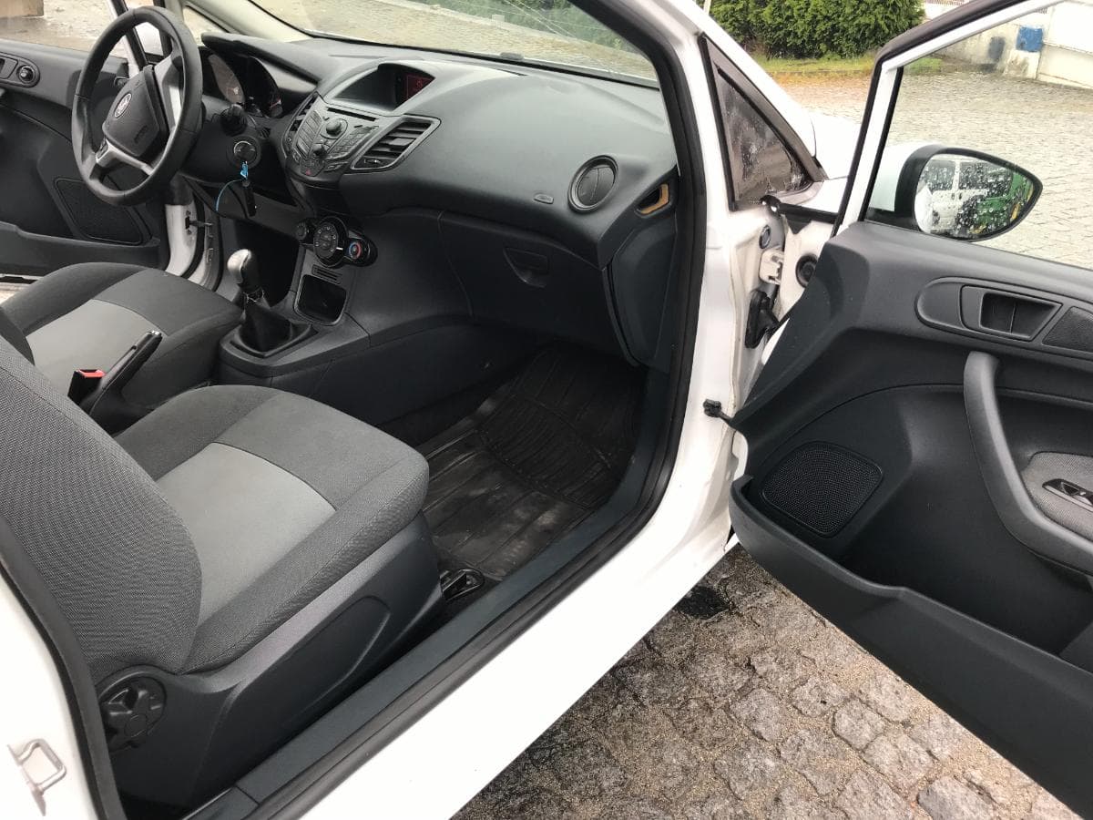Ford Fiesta 1.4TDCI · Ano 2012 — image 28