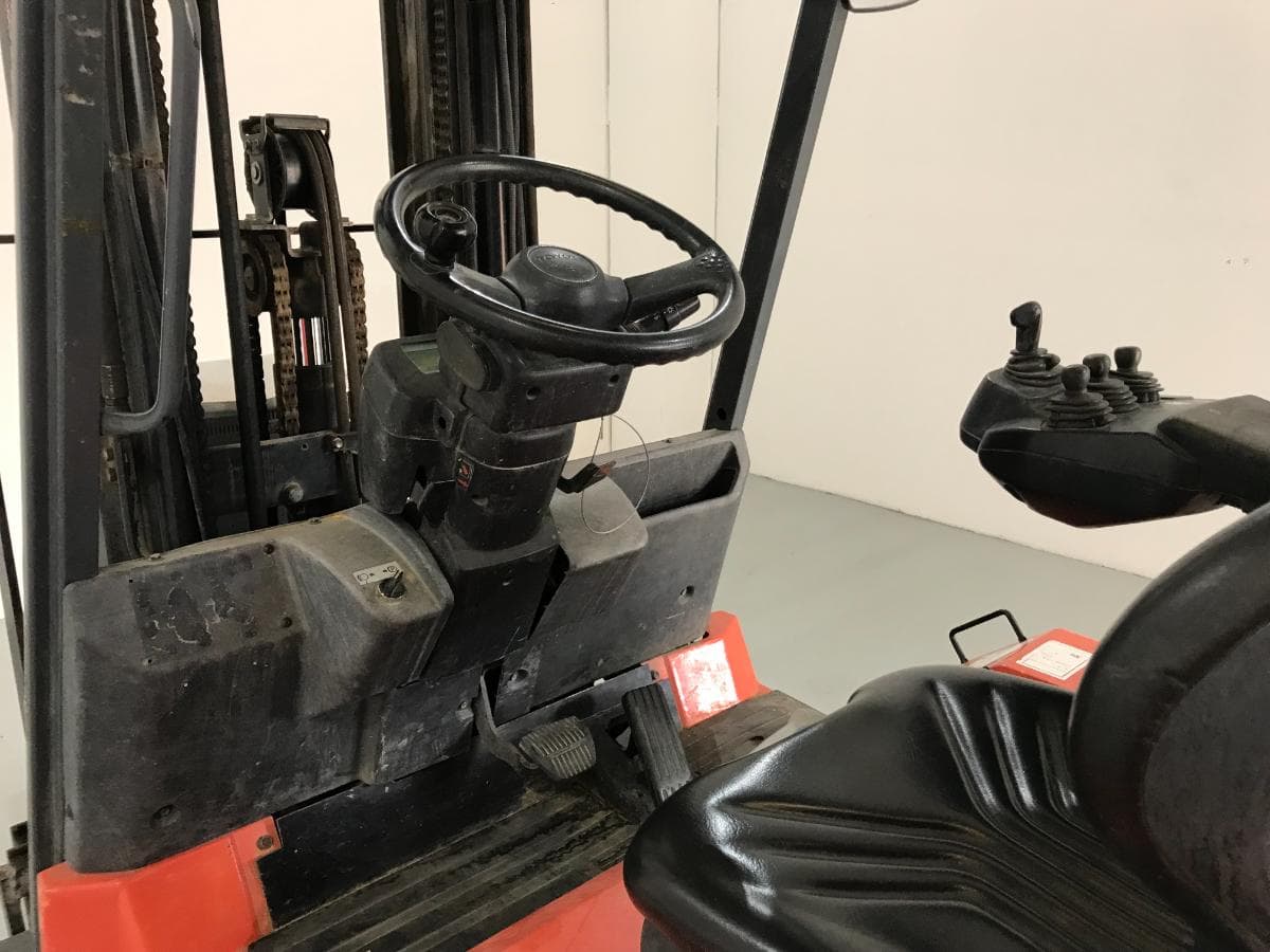 Empilhador Toyota 25 · Elétrico — imagem 6