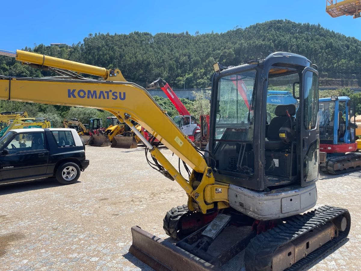 Mini Giratória Komatsu PC 35 — image 4