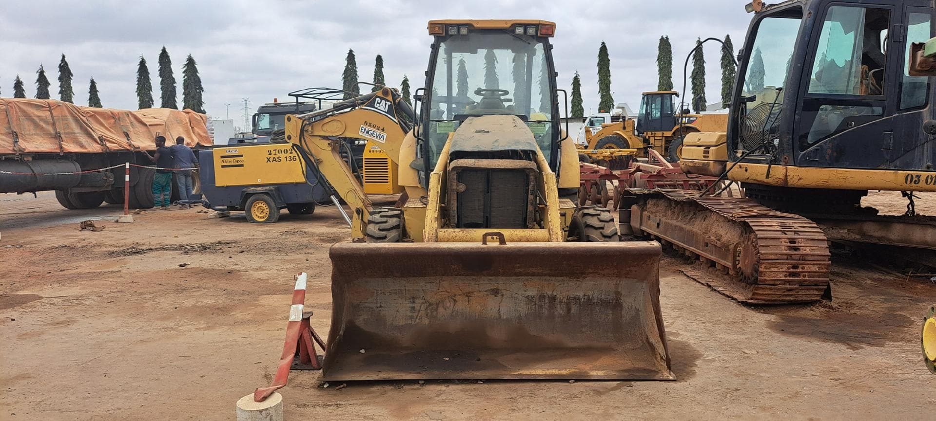 Retroescavadora CATERPILLAR 416E · Viana — imagen 5