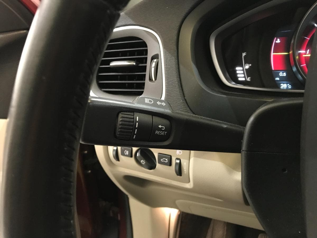 Volvo V40 D2 · Ano 2013 — imagen 32