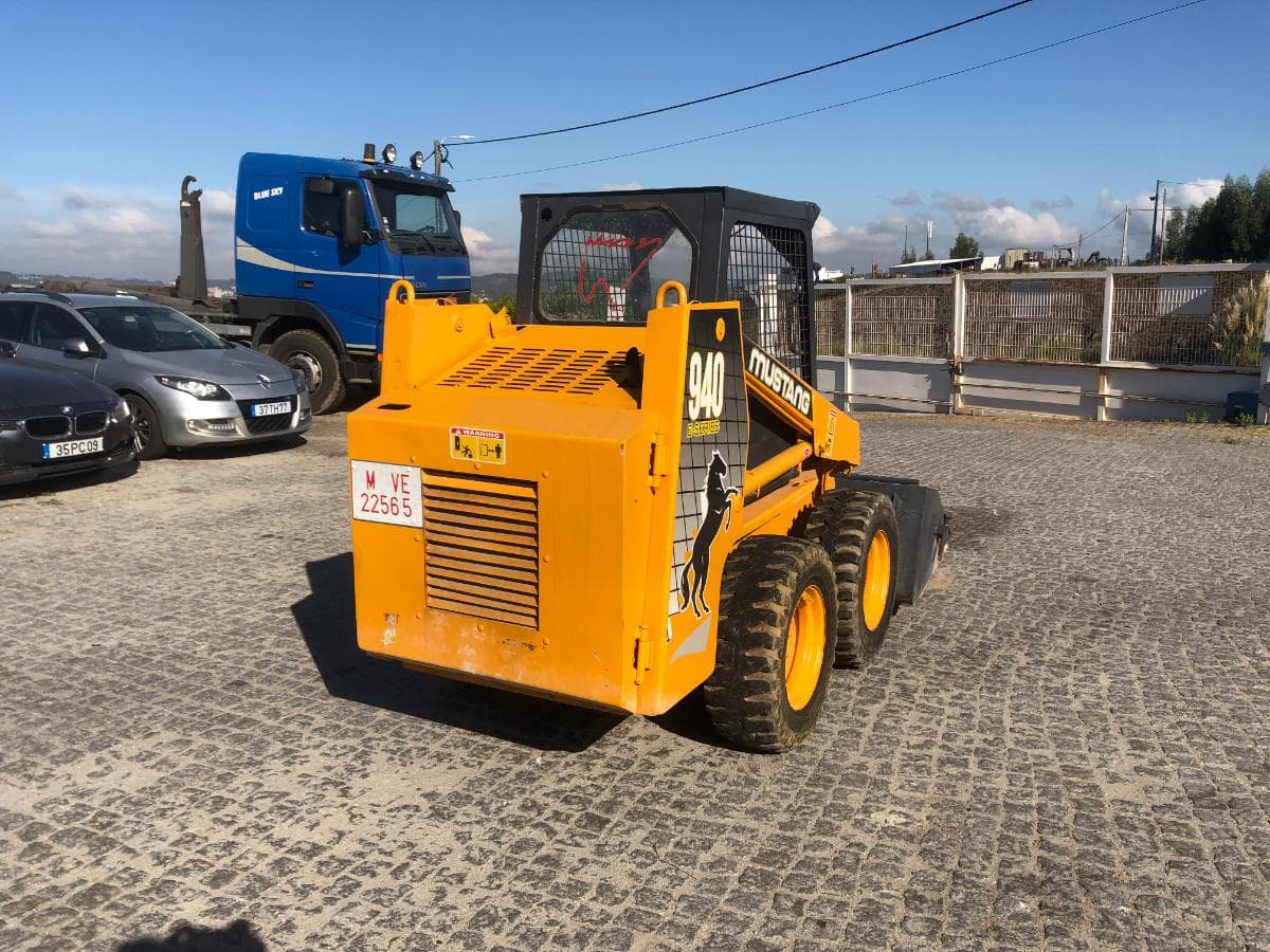 Mini Pá Carregadora Mustang 940 — imagem 4