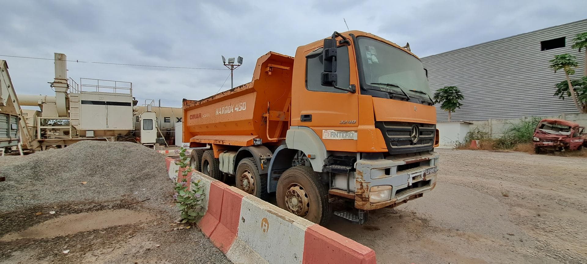 Camião basculante MERCEDES BENZ — imagen 9