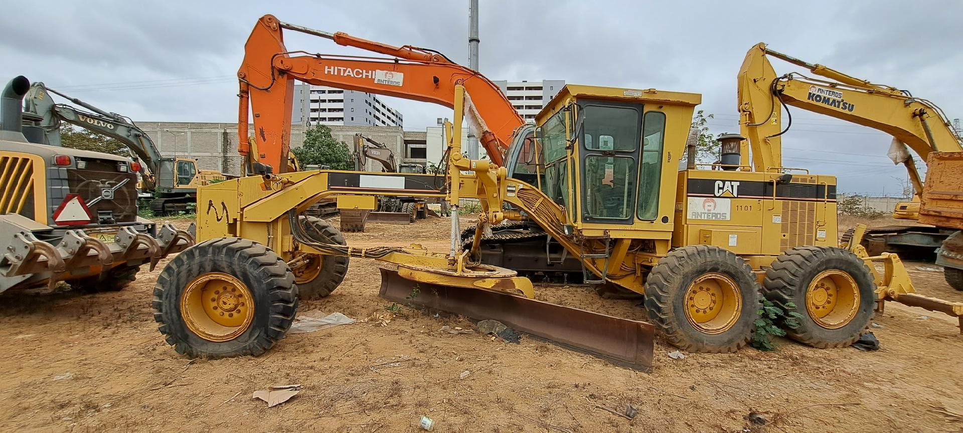 Motoniveladora CATERPILLAR — imagen 12