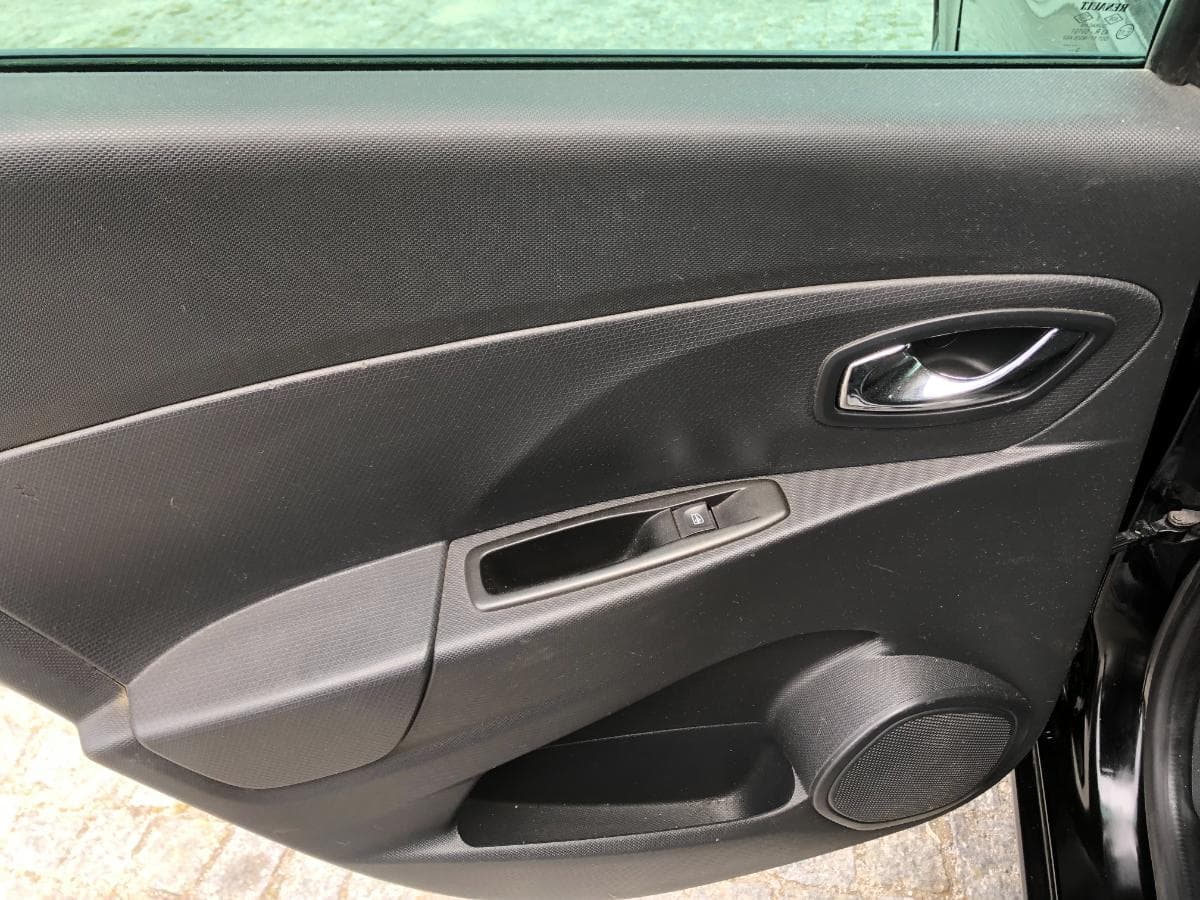 Renault Clio 1.5DCI · Ano 2014 — image 27