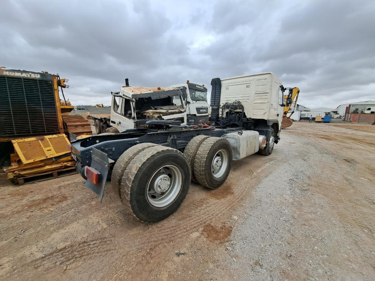 Camião Trator (6X4) VOLVO FM 12-36 · Viana — image 6